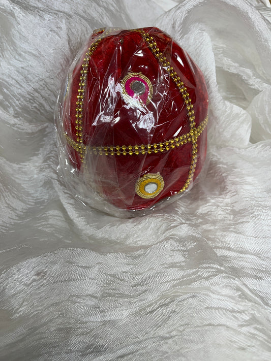Red dry whole decorated coconut (lalaire)